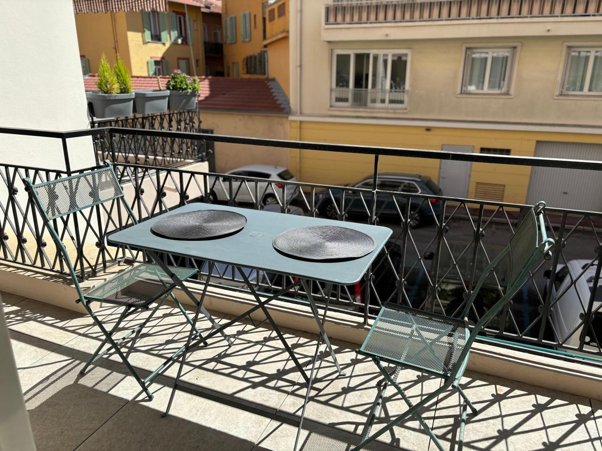 Studio 2 Etoiles A Menton Pour 4 Personnes Exterior photo